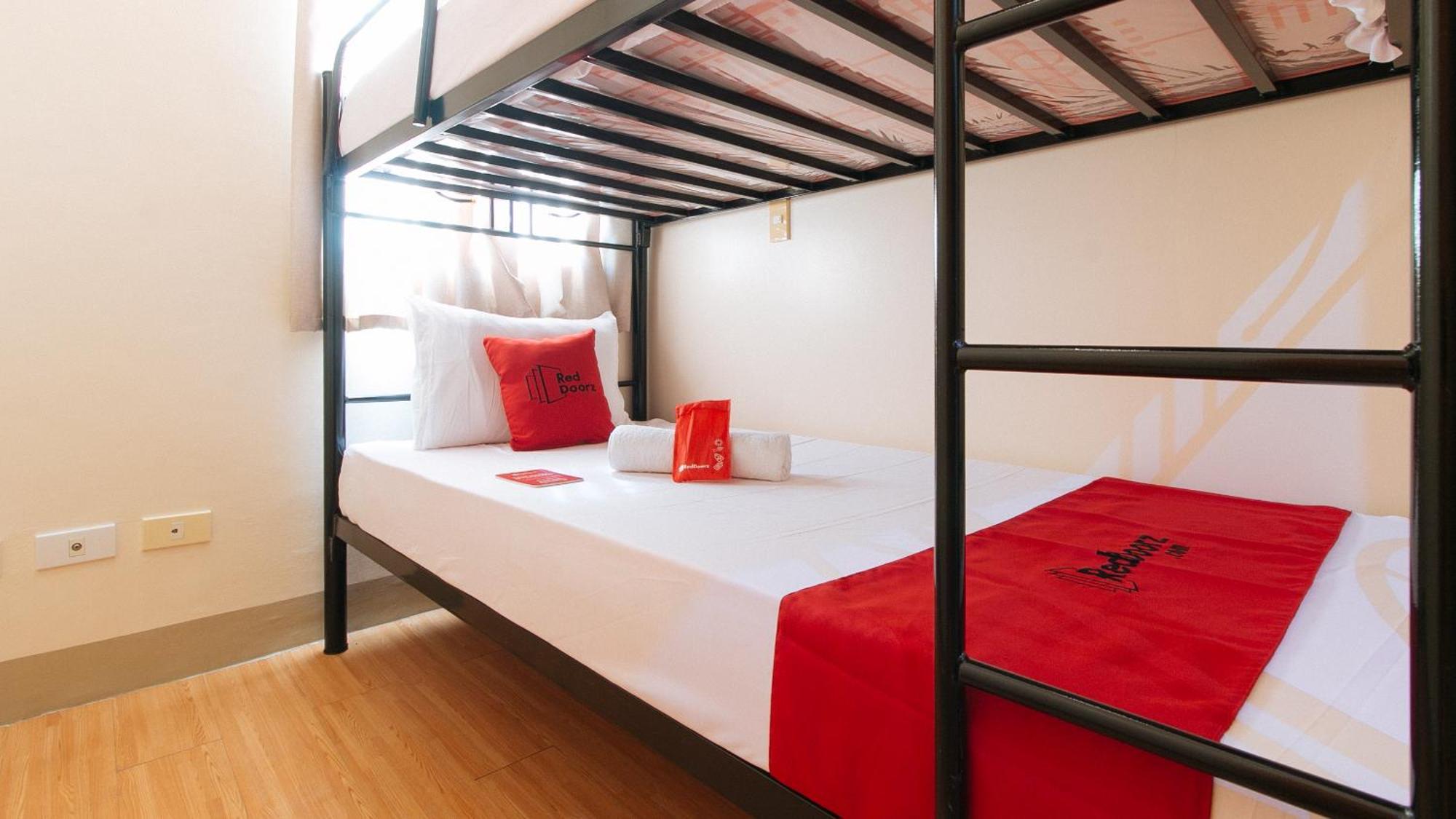 Reddoorz Plus At Alpina Heights Paranaque Paranaque City Екстериор снимка