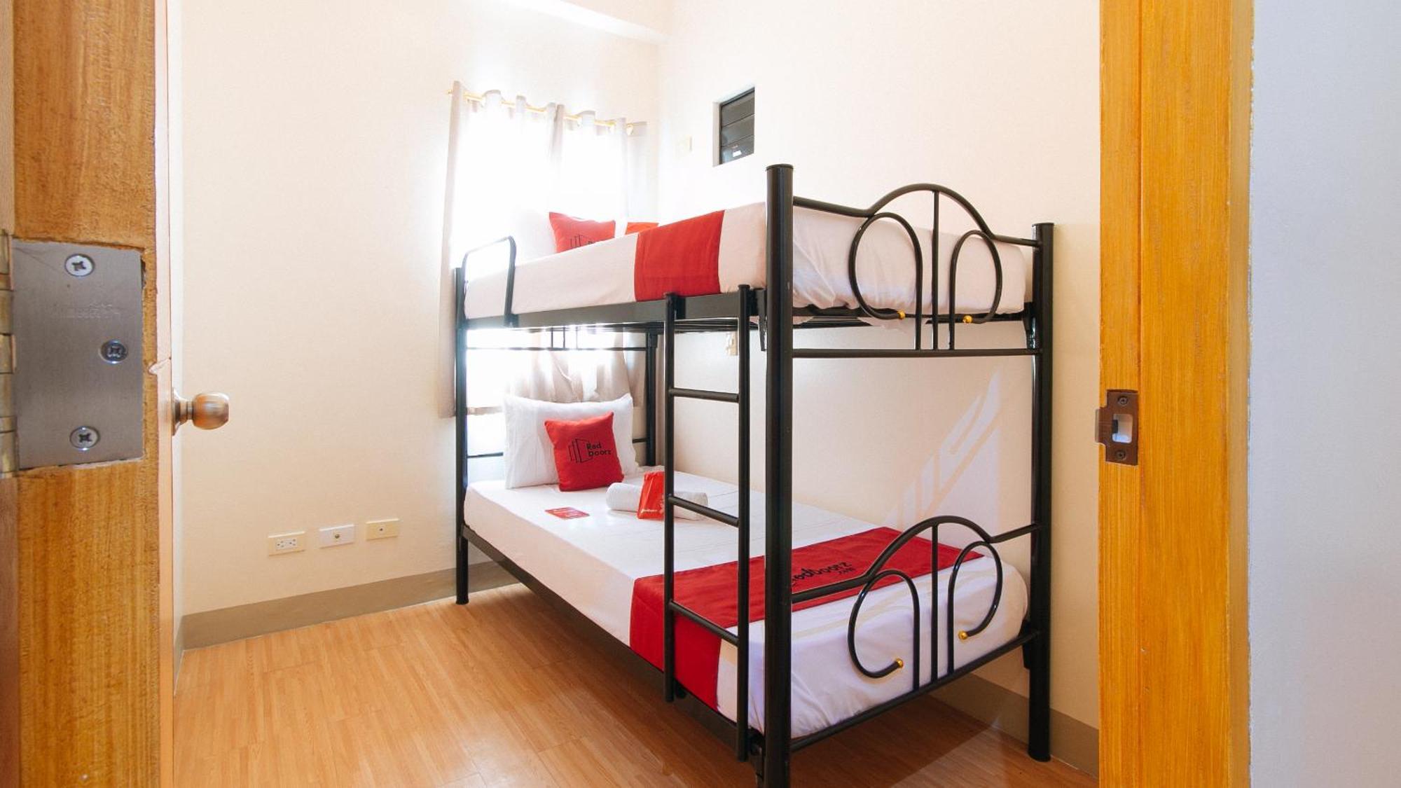 Reddoorz Plus At Alpina Heights Paranaque Paranaque City Екстериор снимка