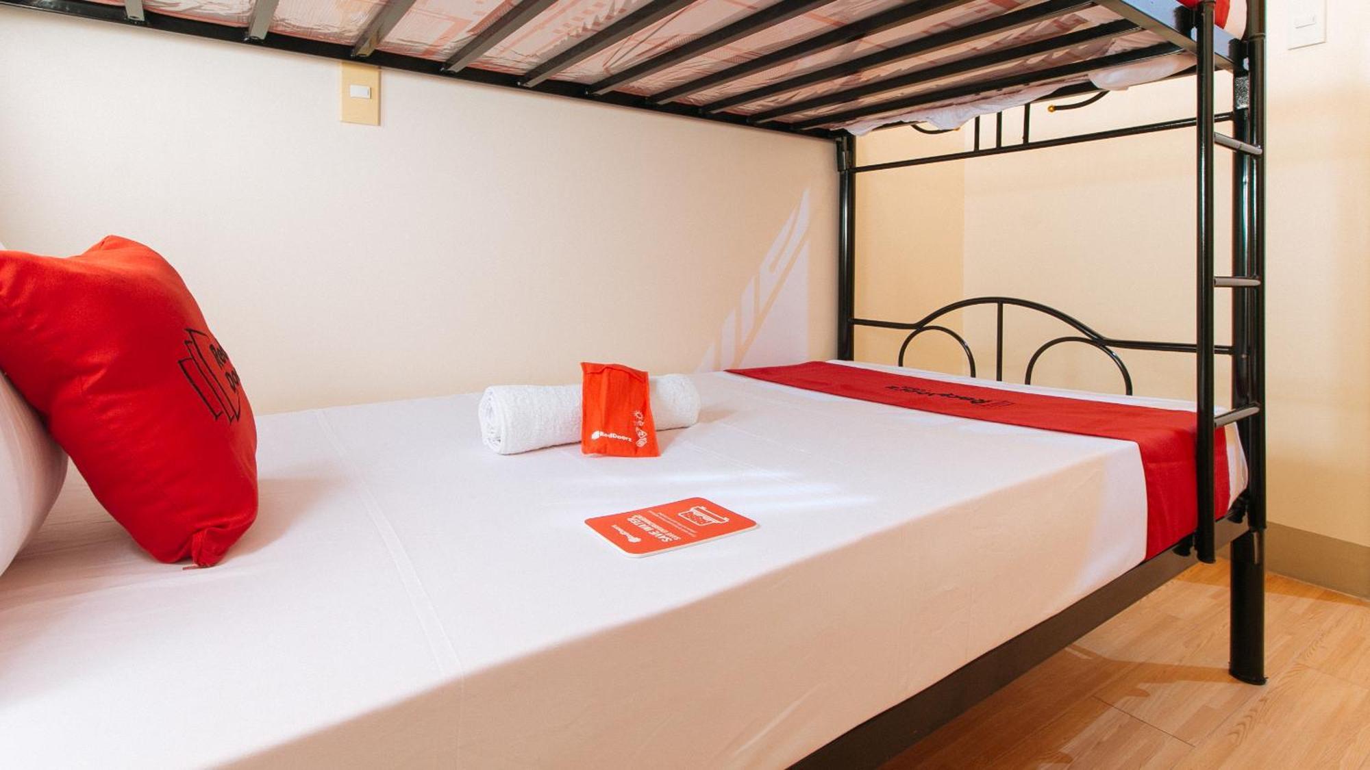Reddoorz Plus At Alpina Heights Paranaque Paranaque City Екстериор снимка
