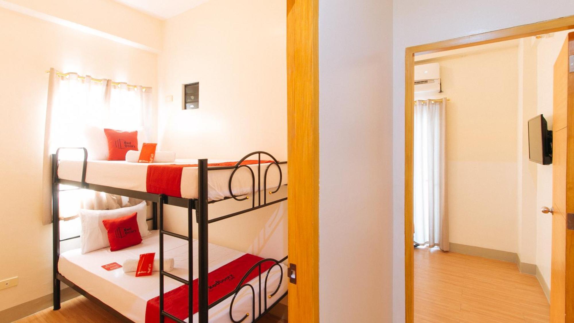 Reddoorz Plus At Alpina Heights Paranaque Paranaque City Екстериор снимка