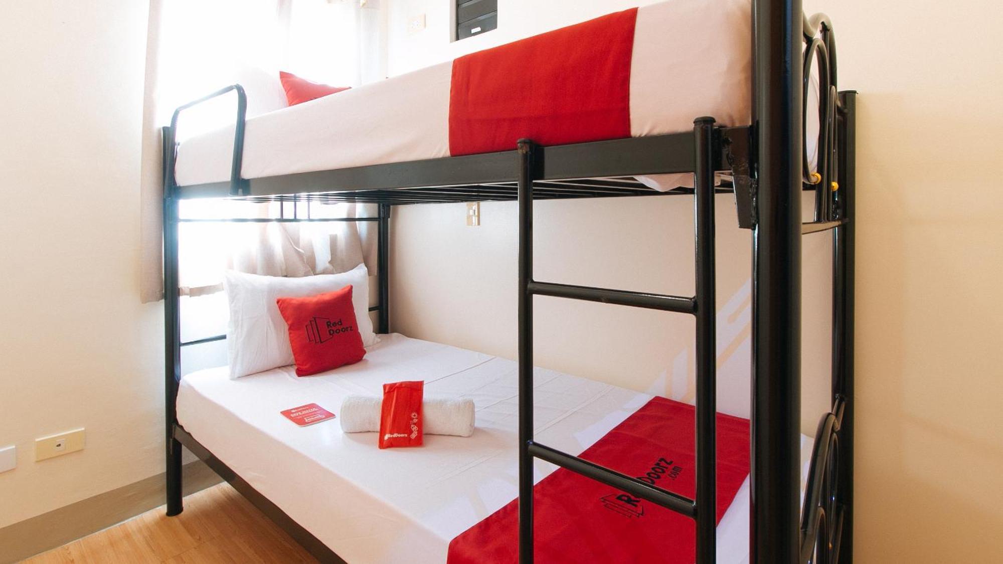 Reddoorz Plus At Alpina Heights Paranaque Paranaque City Екстериор снимка