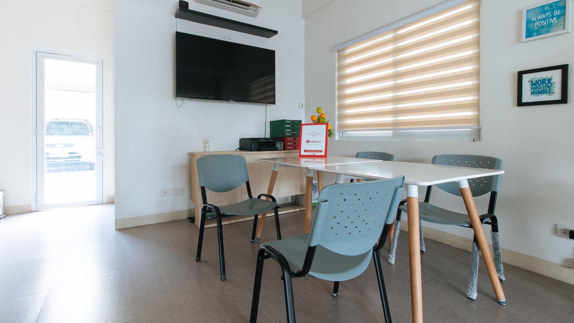 Reddoorz Plus At Alpina Heights Paranaque Paranaque City Екстериор снимка